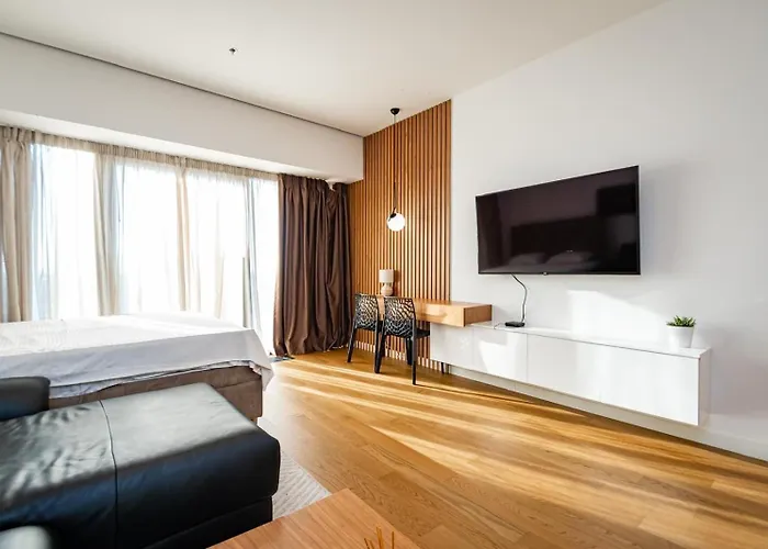 West 21 Tower 公寓 *