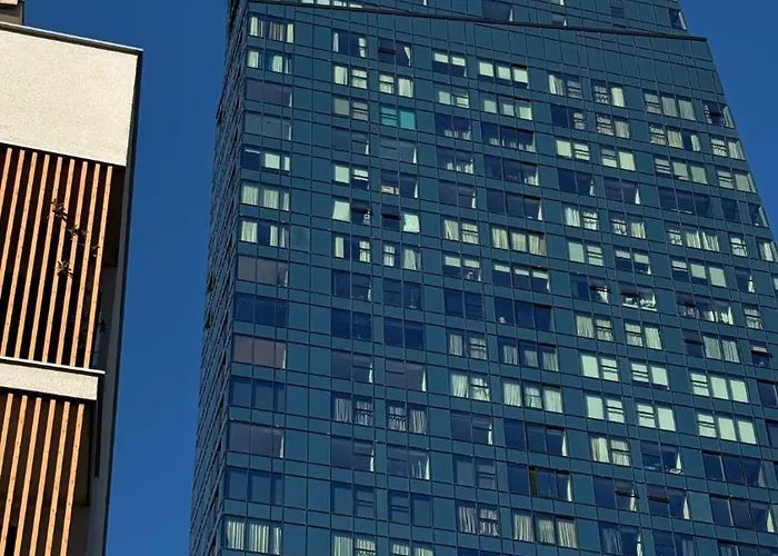 West 21 Tower 公寓 *